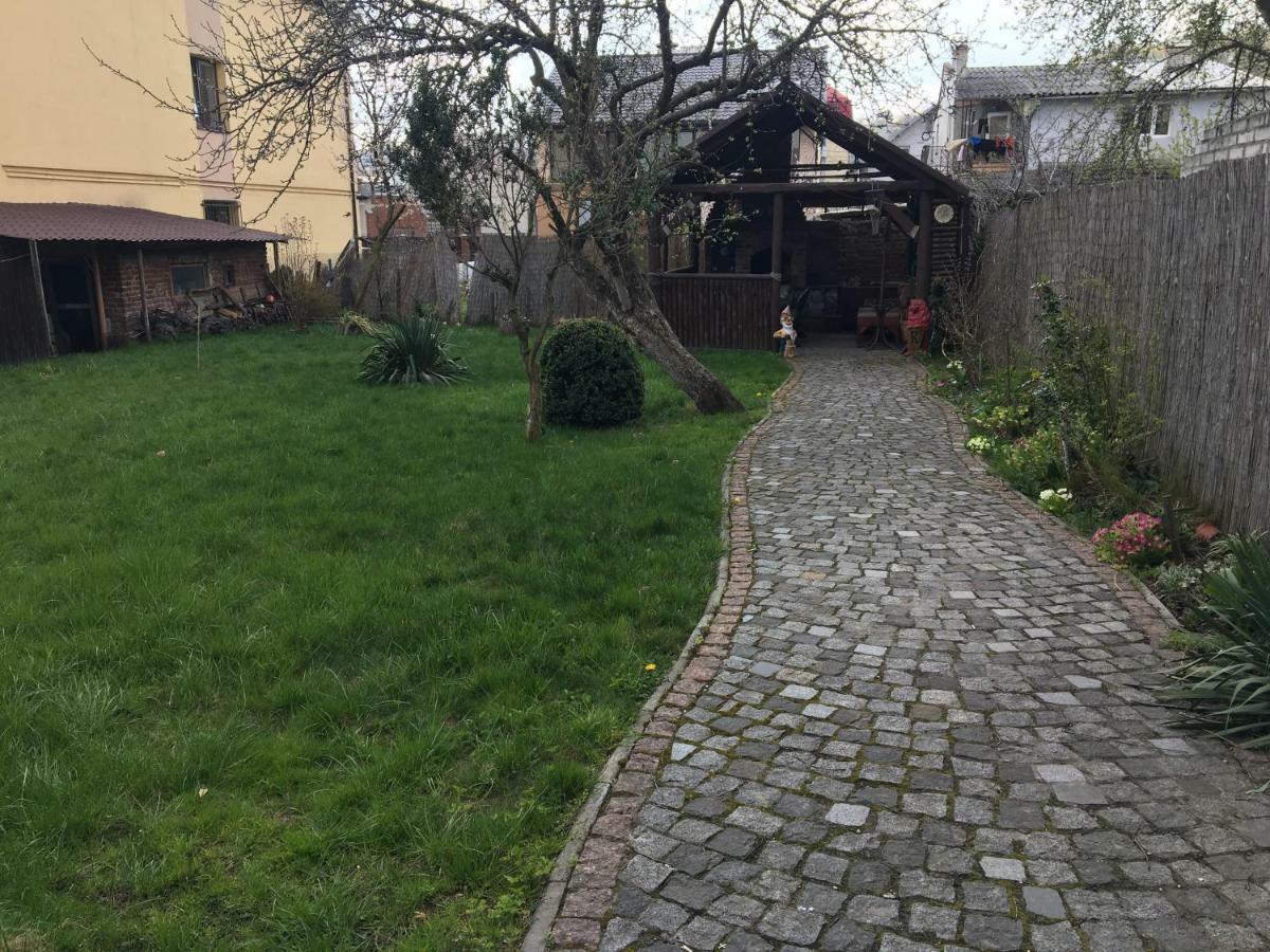 Hostel Villa Roma Лвив Екстериор снимка