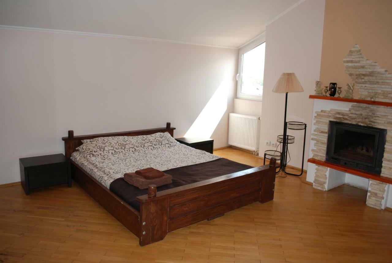 Hostel Villa Roma Лвив Екстериор снимка