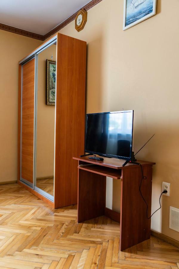 Hostel Villa Roma Лвив Екстериор снимка