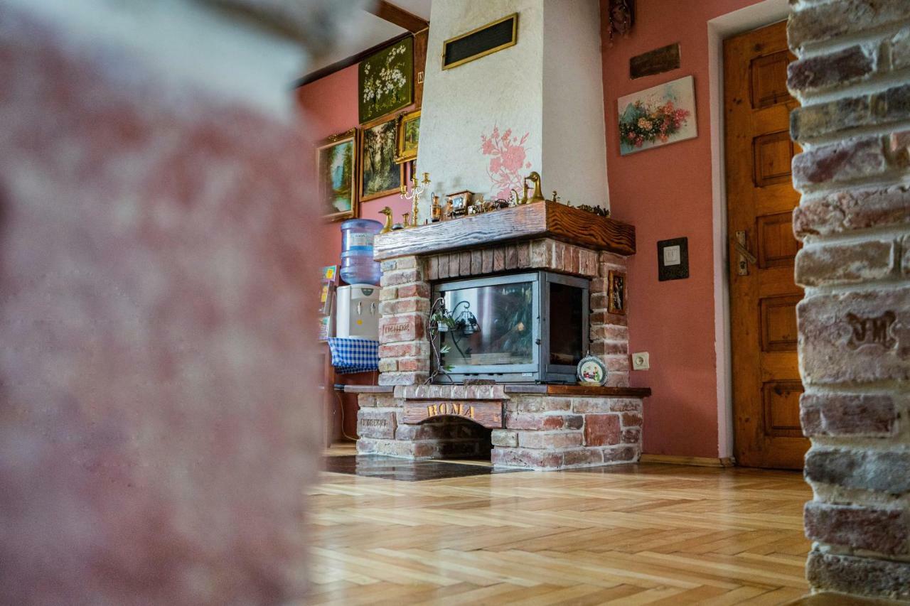 Hostel Villa Roma Лвив Екстериор снимка