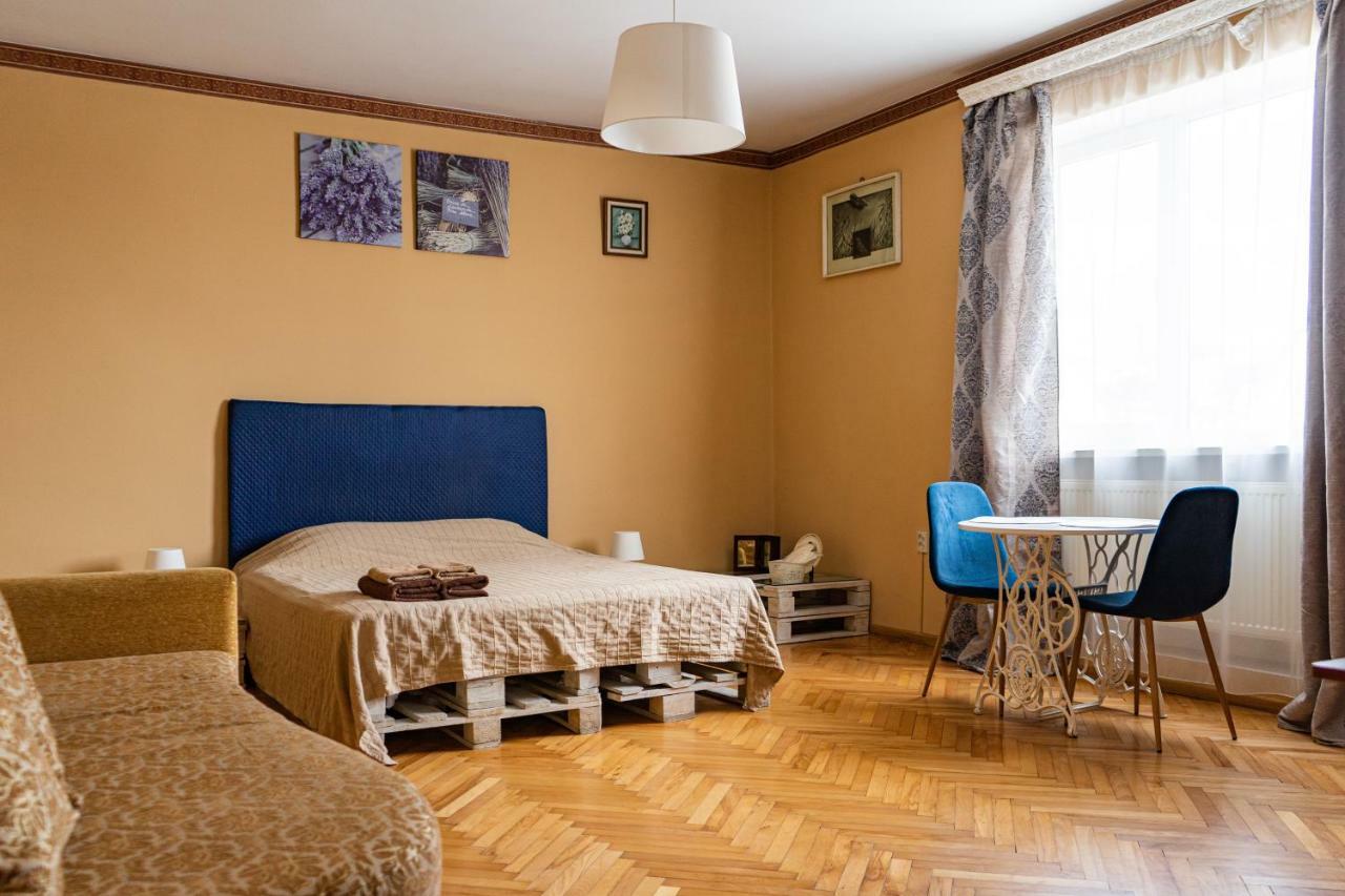 Hostel Villa Roma Лвив Екстериор снимка