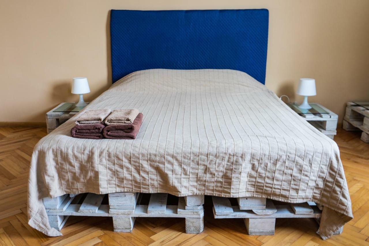 Hostel Villa Roma Лвив Екстериор снимка