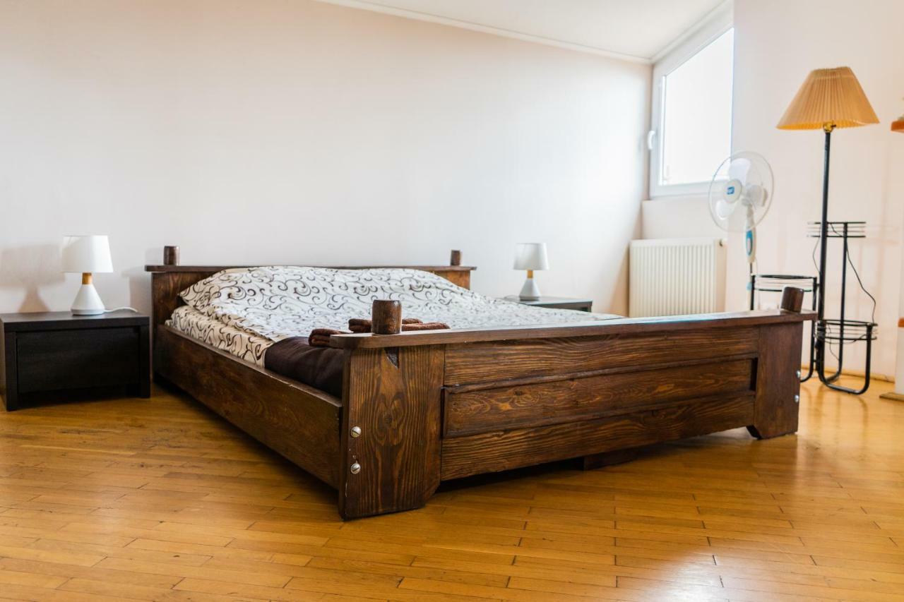 Hostel Villa Roma Лвив Екстериор снимка