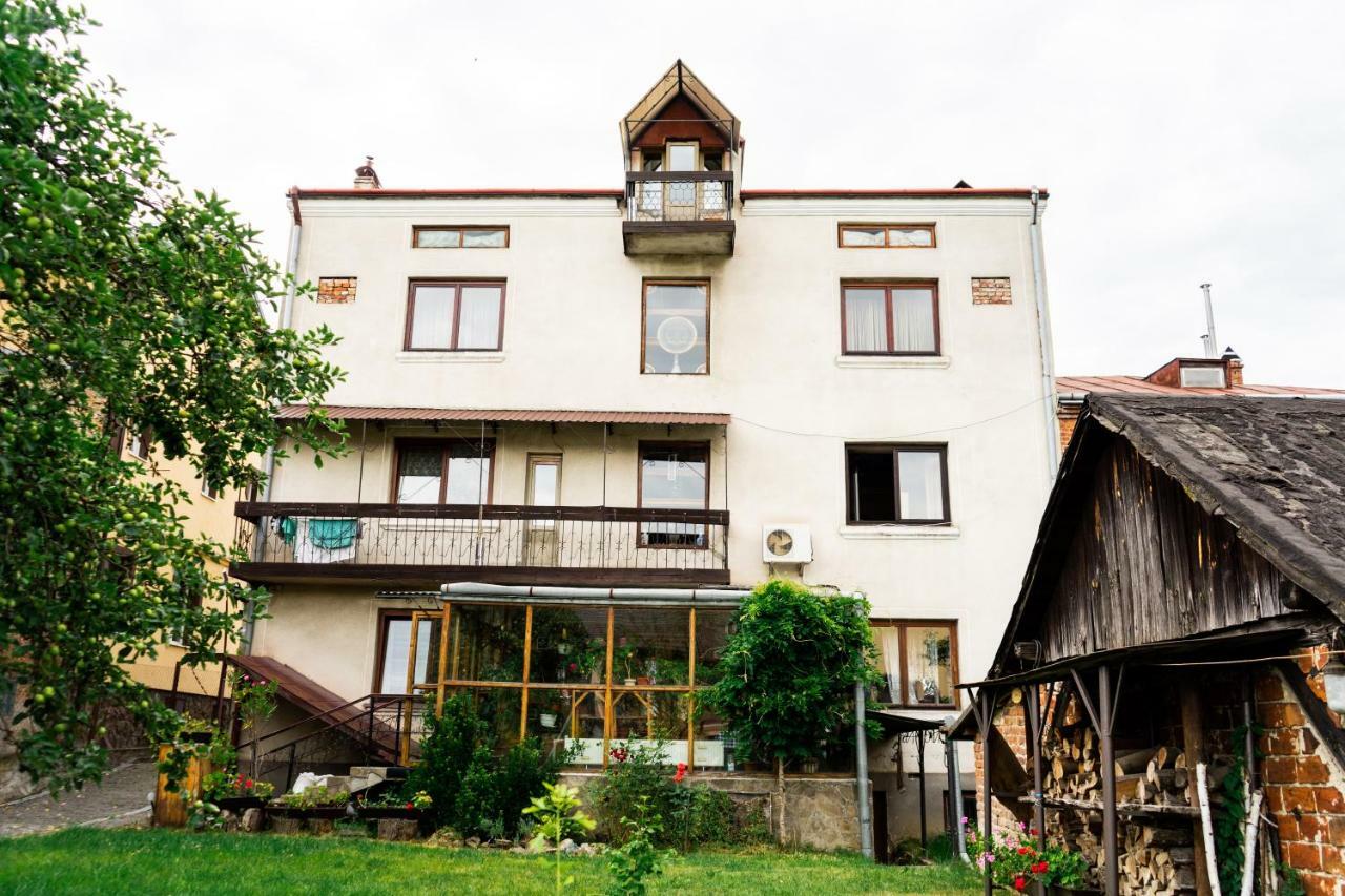 Hostel Villa Roma Лвив Екстериор снимка