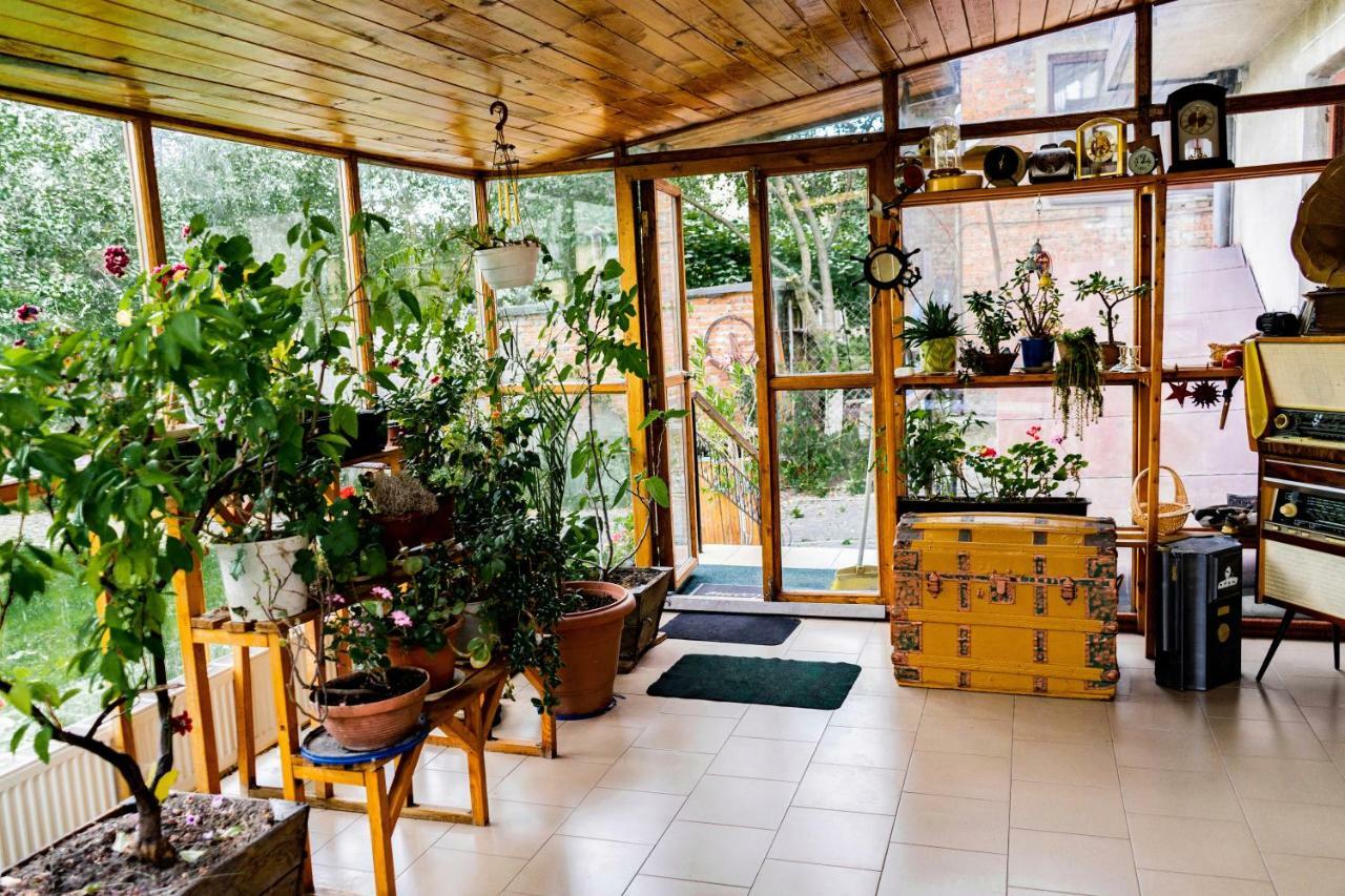 Hostel Villa Roma Лвив Екстериор снимка