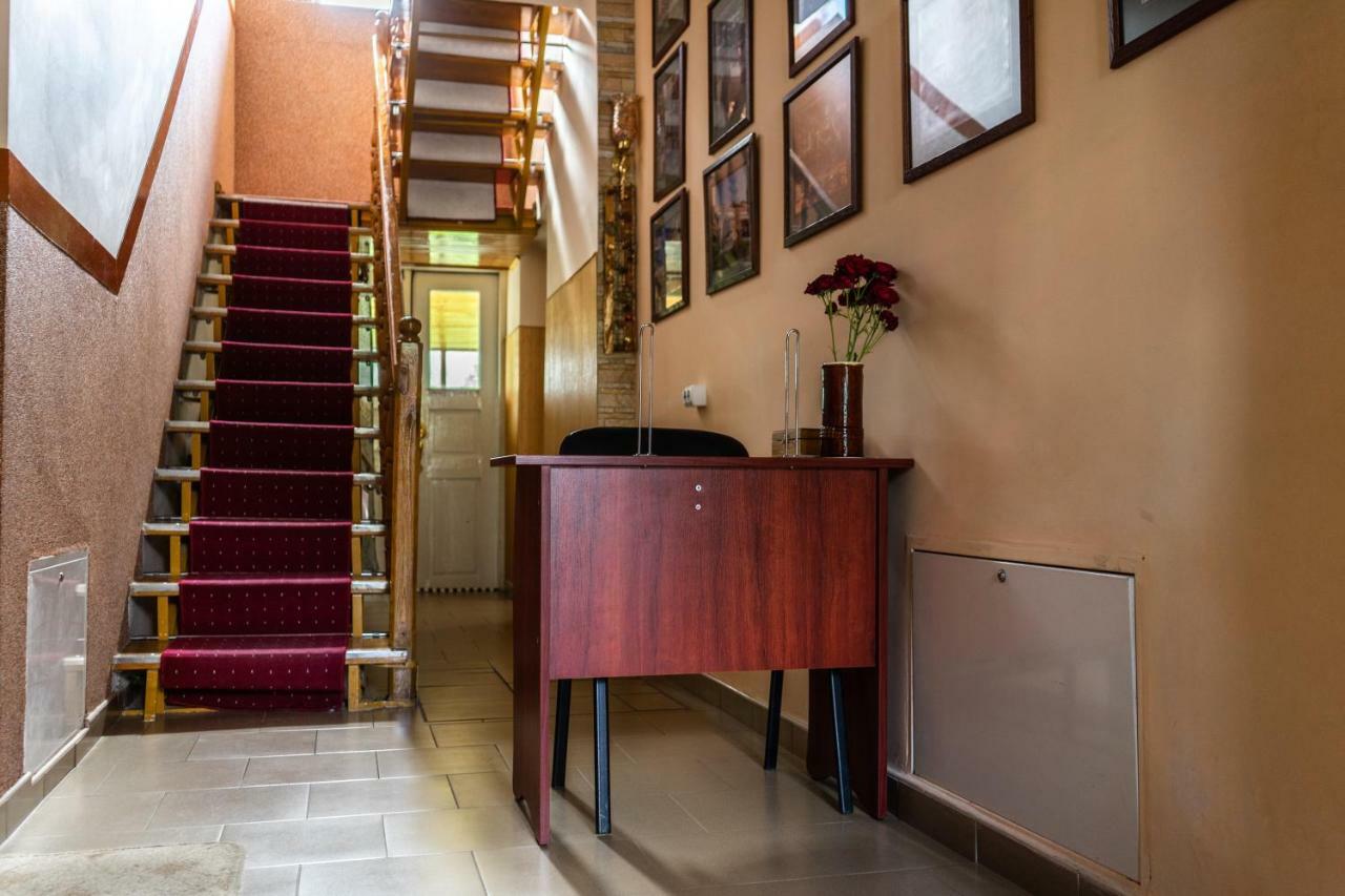 Hostel Villa Roma Лвив Екстериор снимка