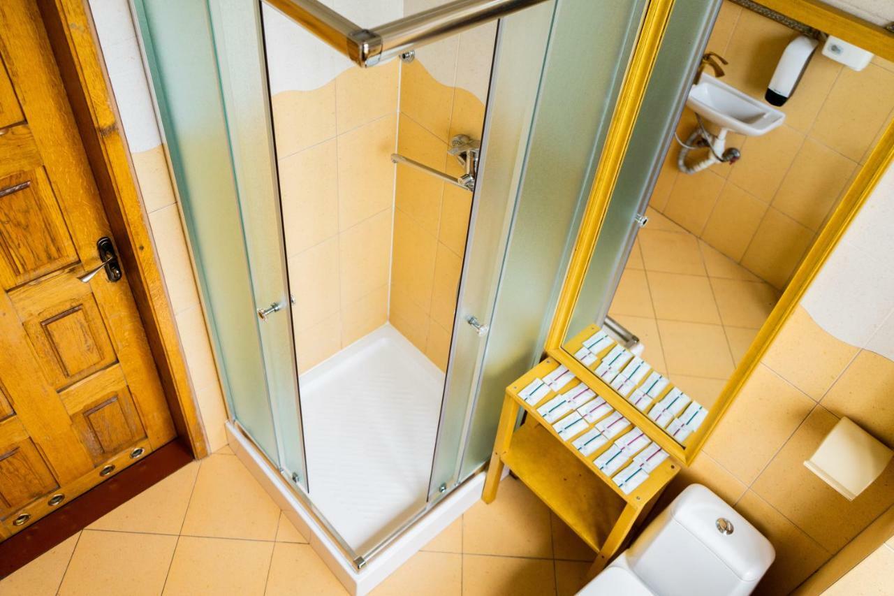 Hostel Villa Roma Лвив Екстериор снимка